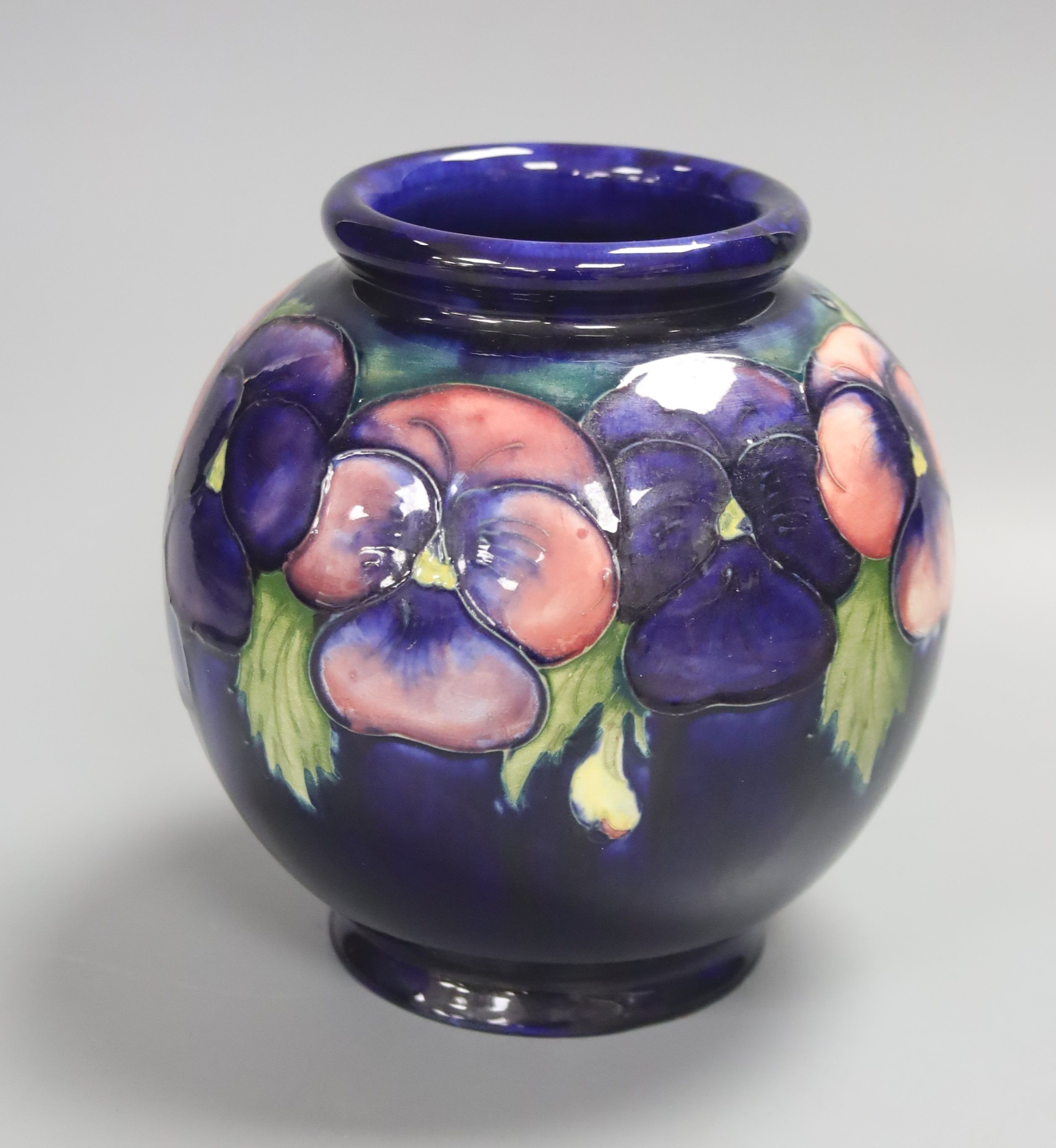 Moorcroft pansy pattern globular vase, 15.3cm high